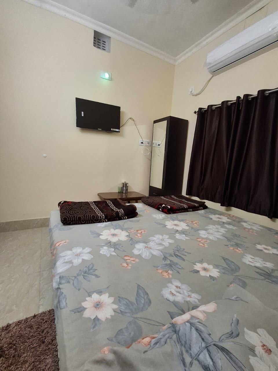 Deluxe Platinum AC room